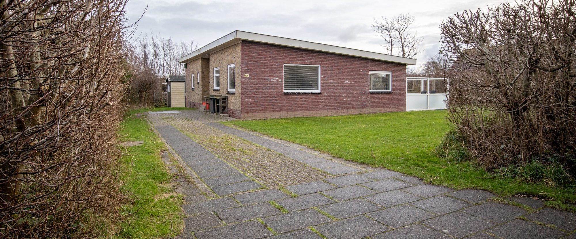 ruime parkeerplaats voor de deur